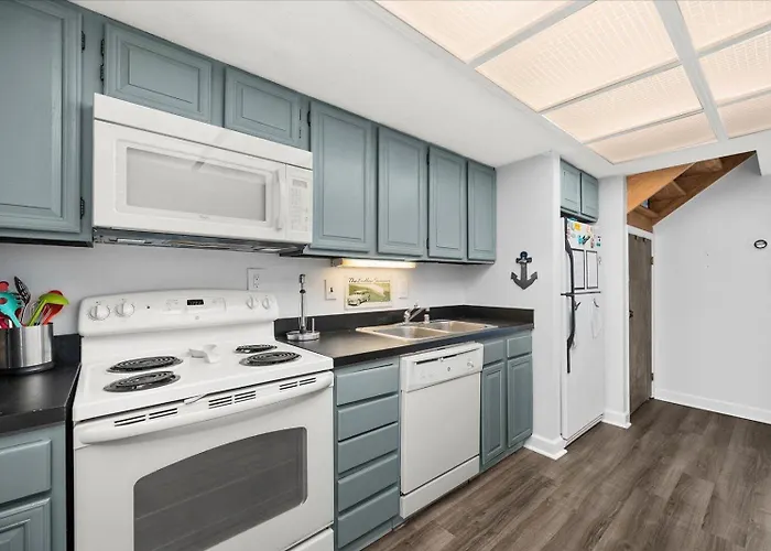 Holiday home 2 Bed, 2 Bath Ocean Front At The Century With Indoor Pool! *