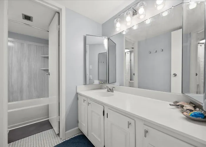 Holiday home 2 Bed, 2 Bath Ocean Front At The Century With Indoor Pool! Ocean City