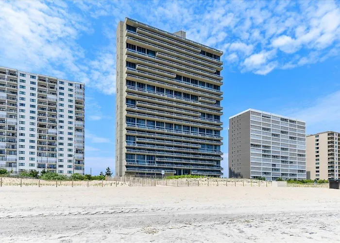 2 Bed, 2 Bath Ocean Front At The Century With Indoor Pool! Holiday home *